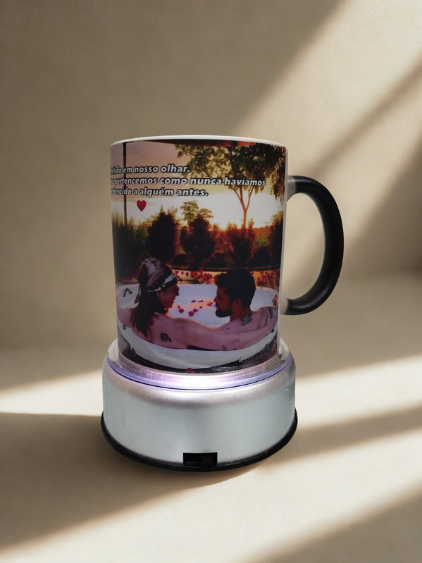 Caneca mágica (a arte aparece com líquido quente)