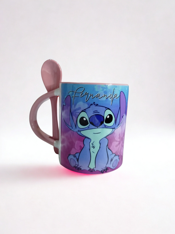 Caneca com colher na alça
